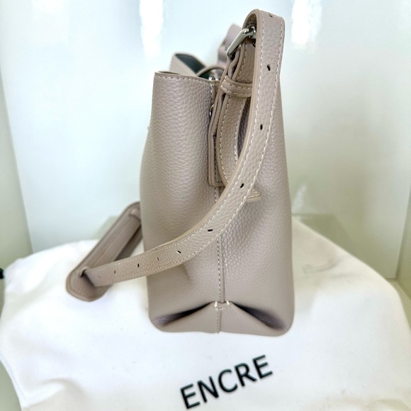 Encre Women's Sophisticated Champagne Shoulder Bag - Picture 5 of 13